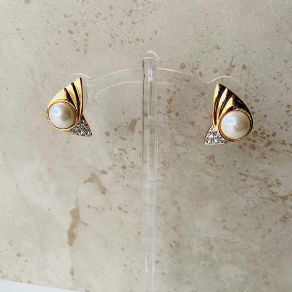 Pearl and sparkle gold tone earrings - Picture 2 of 5